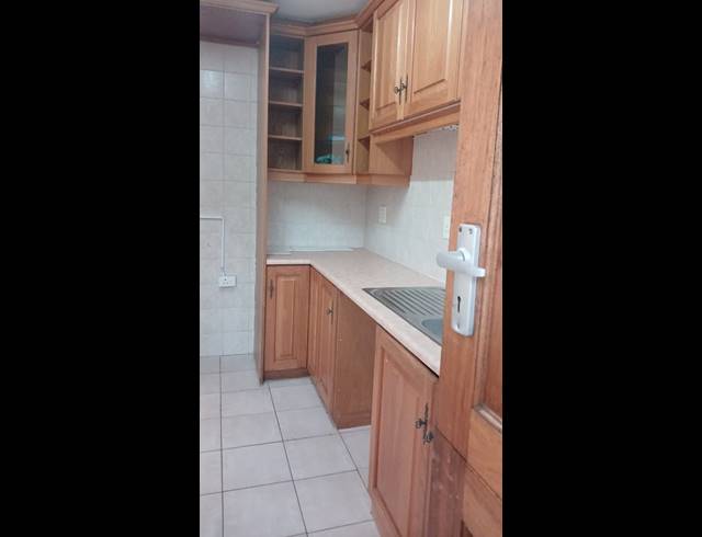 2 BEDROOM APARTMENT TO LET IN ESSENWOOD